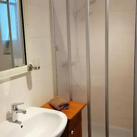 Aufmlohr - Appartement Mit 3 Schlafzimmern - In Leverkusen Hitdorf - Private Parkplaetze Vorhanden- Экстерьер фото