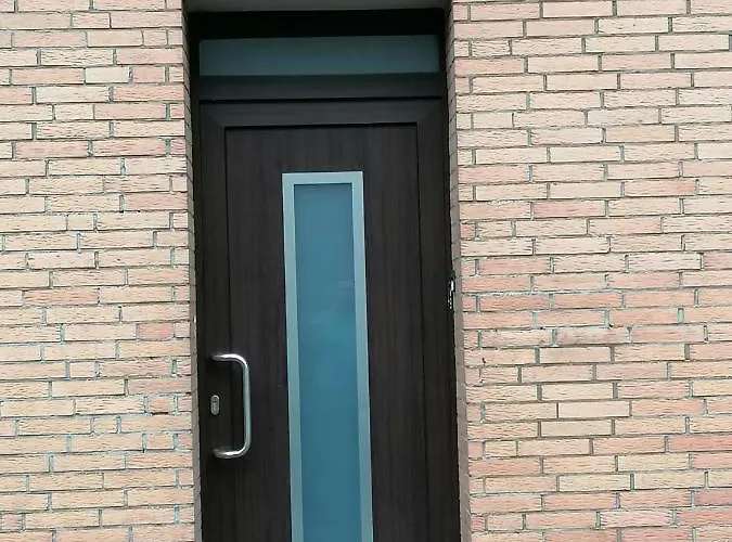Aufmlohr - Appartement Mit 3 Schlafzimmern - In Leverkusen Hitdorf - Private Parkplaetze Vorhanden-