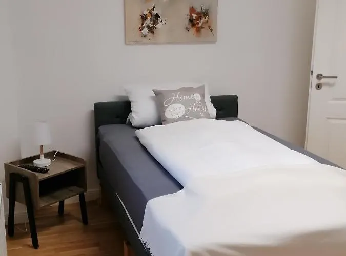 Aufmlohr - Appartement Mit 3 Schlafzimmern - In Leverkusen Hitdorf - Private Parkplaetze Vorhanden-