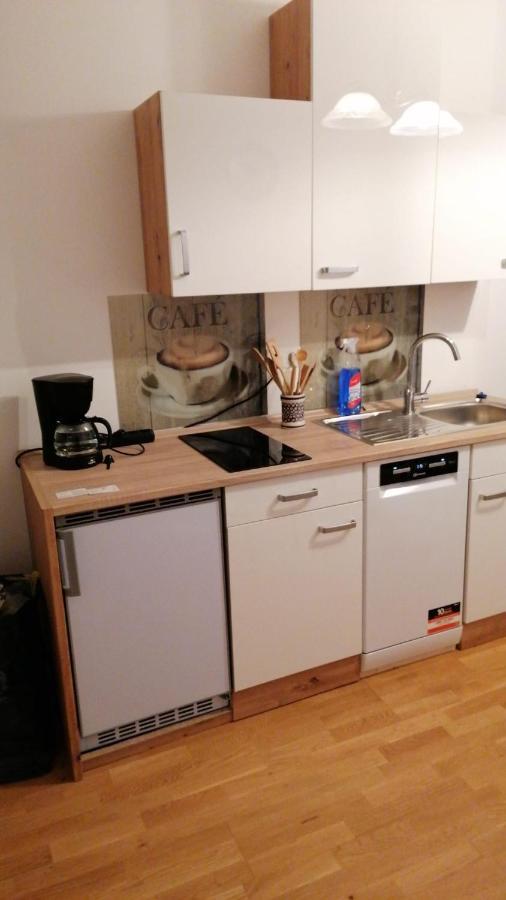 Aufmlohr - Mit 3 Schlafzimmern - In Hitdorf - Private Parkplaetze Vorhanden-