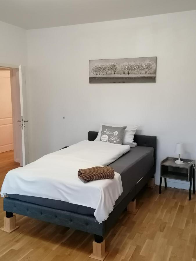Aufmlohr - Mit 3 Schlafzimmern - In Hitdorf - Neu Renoviert Apartment *