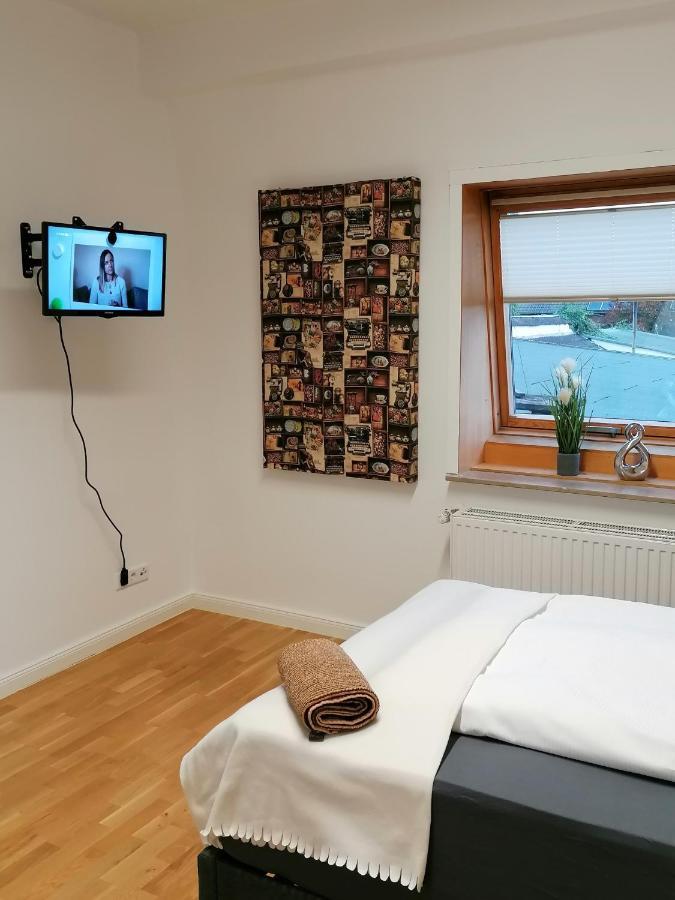 Aufmlohr - Mit 3 Schlafzimmern - In Hitdorf - Neu Renoviert Apartment