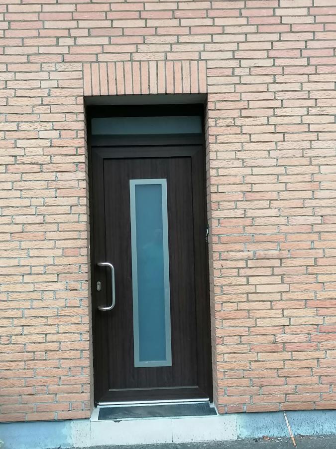 Aufmlohr - Mit 3 Schlafzimmern - In Hitdorf - Private Parkplaetze Vorhanden- * Leverkusen