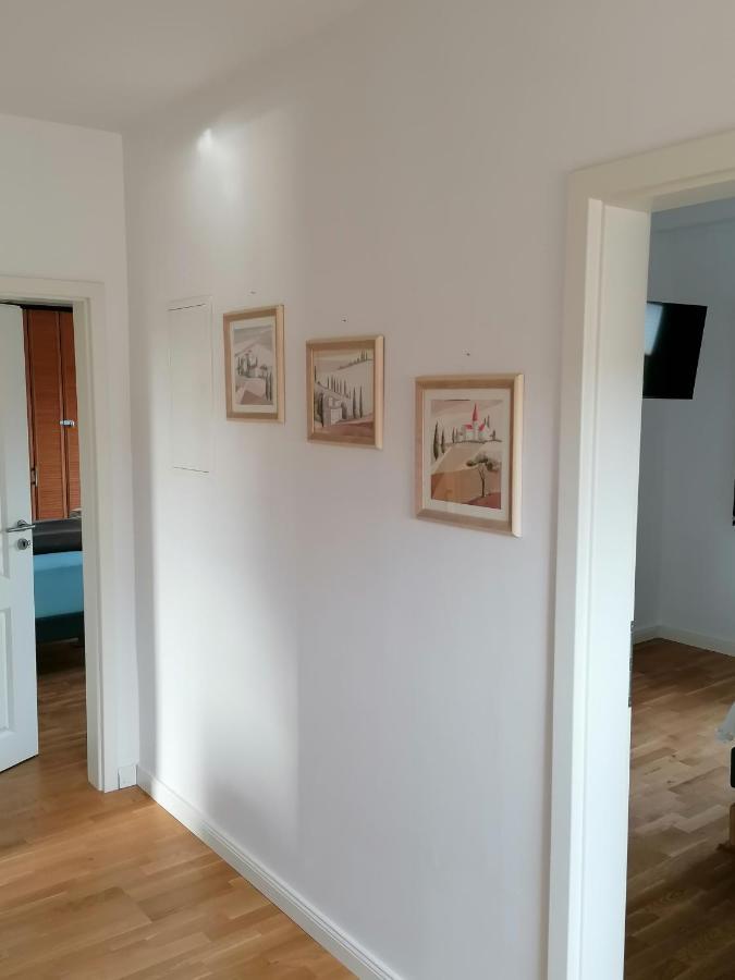 Aufmlohr - Mit 3 Schlafzimmern - In Hitdorf - Private Parkplaetze Vorhanden- Apartment *